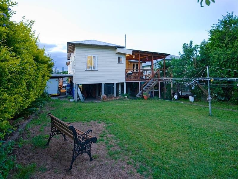 23 Tenth Avenue, Coorparoo QLD 4151