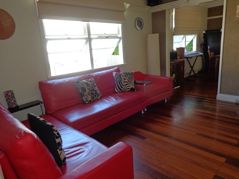 4 Nelson Street, Coorparoo QLD 4151