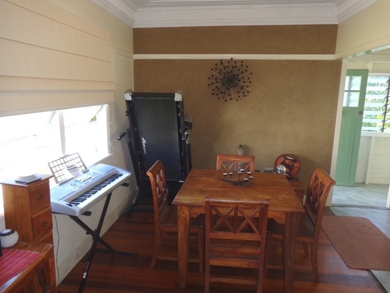 4 Nelson Street, Coorparoo QLD 4151