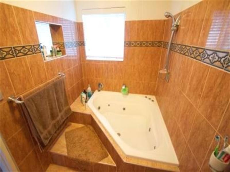 2/77 Kitchener Street, Coorparoo QLD 4151