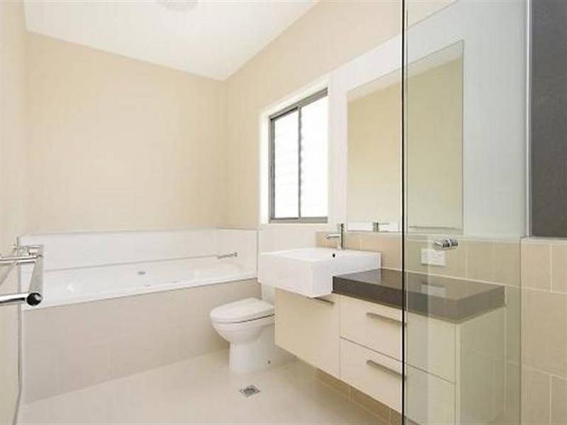 1217 Stanley Street East, Coorparoo QLD 4151