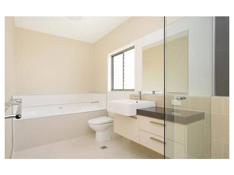 1217 Stanley Street East, Coorparoo QLD 4151