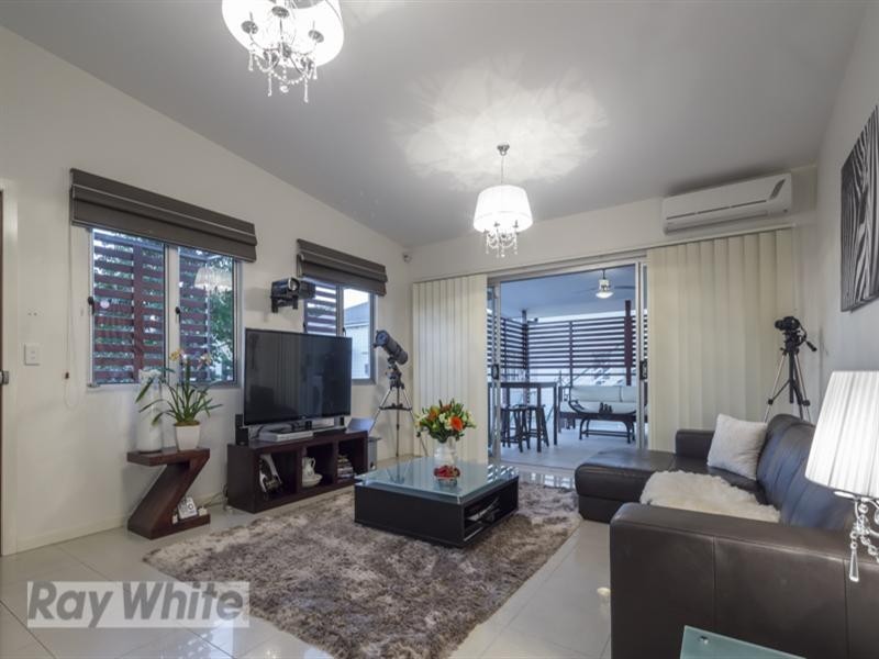 1/2 Birch Street, Greenslopes QLD 4120