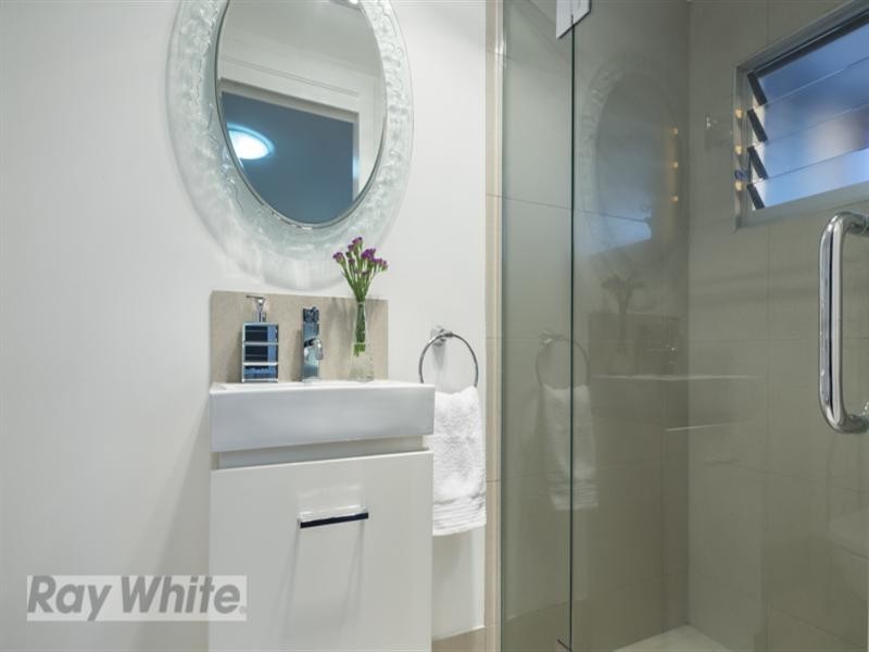 1/2 Birch Street, Greenslopes QLD 4120