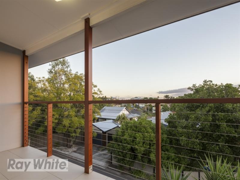 1/2 Birch Street, Greenslopes QLD 4120