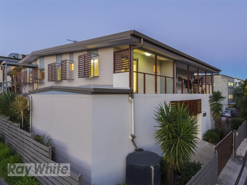 1/2 Birch Street, Greenslopes QLD 4120