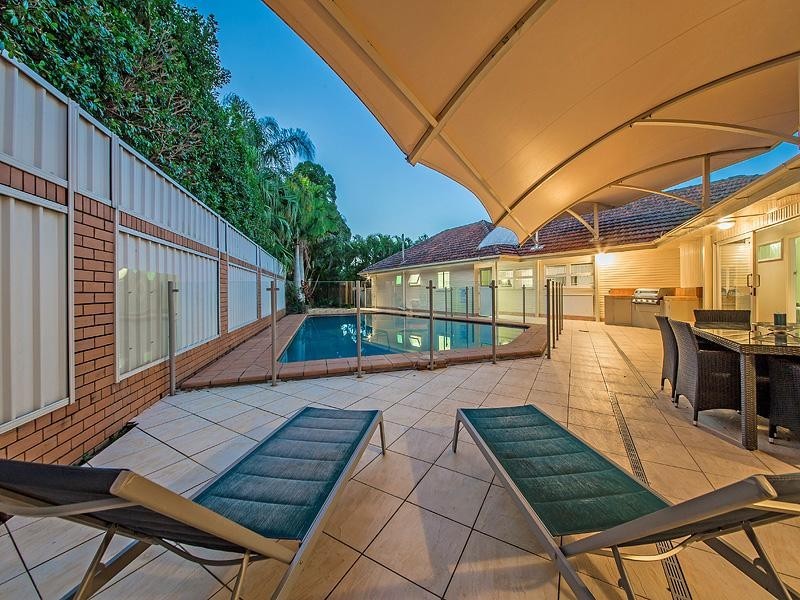 15 Springleigh Street, Coorparoo QLD 4151