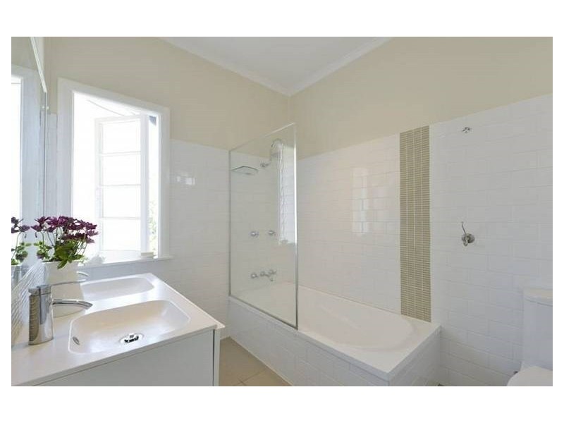 258 Chatsworth Road, Coorparoo QLD 4151