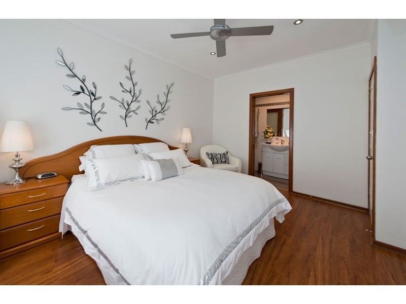 5 Lowanna Road, Seaview Downs SA 5049