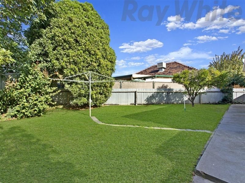 1 Washington Crescent, Findon SA 5023