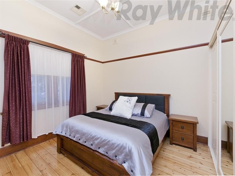 26 Findon Road, Woodville West SA 5011