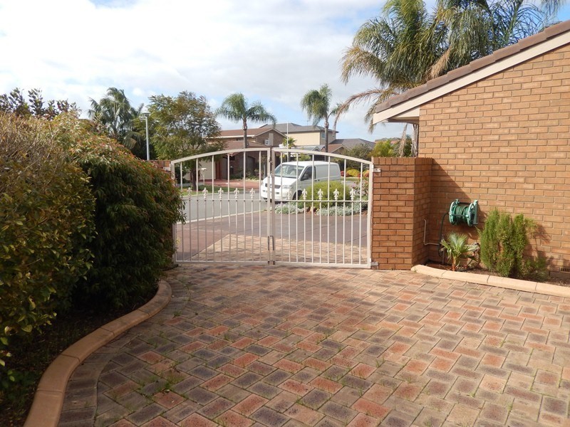 10 McDonald Grove, West Lakes SA 5021