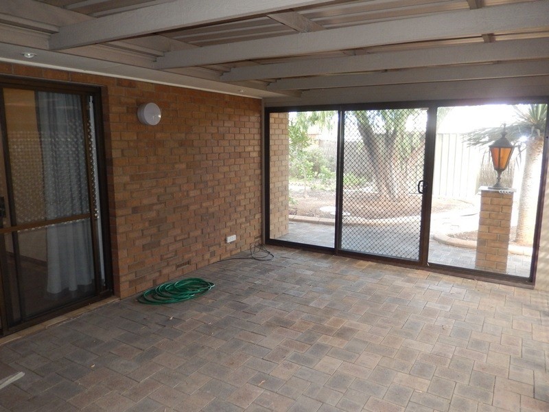 10 McDonald Grove, West Lakes SA 5021