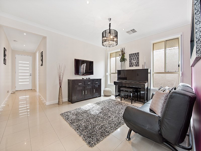 25 Broadford Crescent, Findon SA 5023