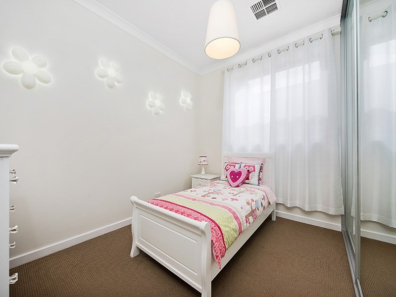 25 Broadford Crescent, Findon SA 5023