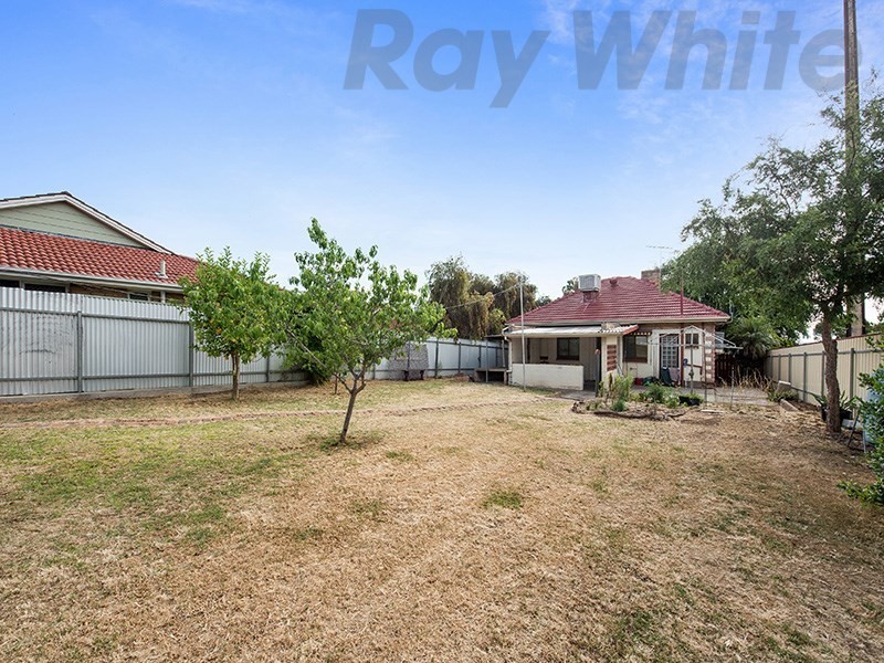 2 Montrose Avenue, Clearview SA 5085