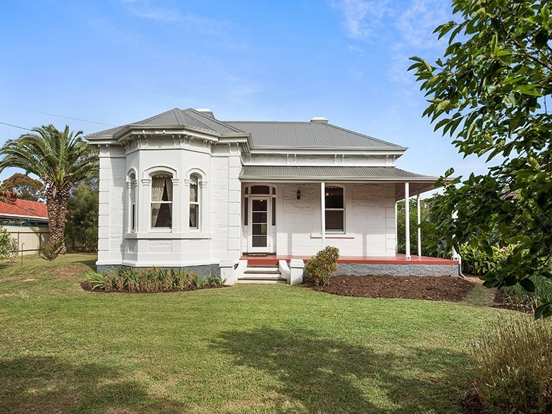 8 The Grove, Woodville SA 5011