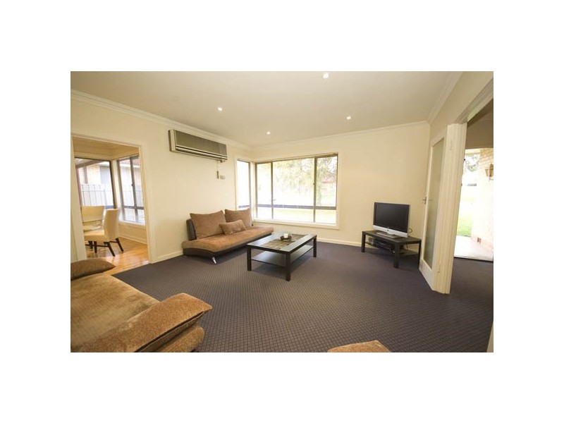 11 Janet Street, Para Vista SA 5093