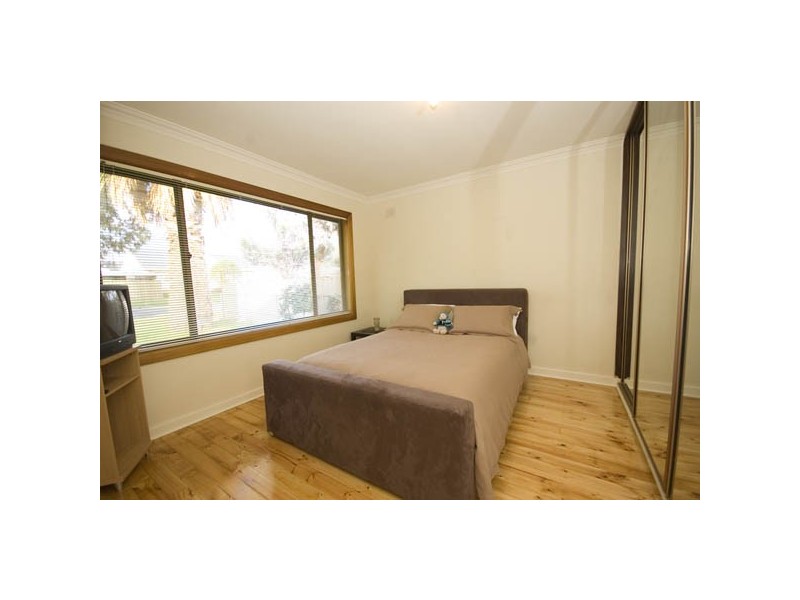 11 Janet Street, Para Vista SA 5093