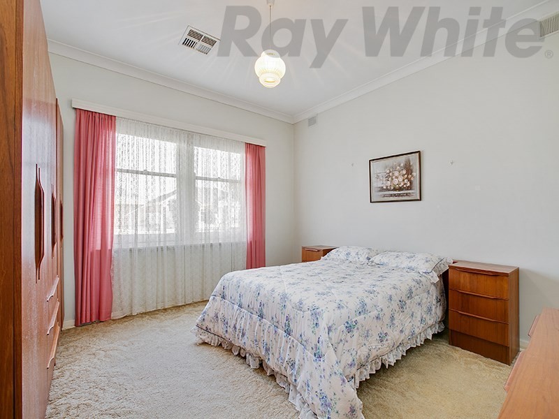 4 Davis Street, Woodville South SA 5011