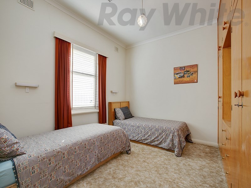 4 Davis Street, Woodville South SA 5011