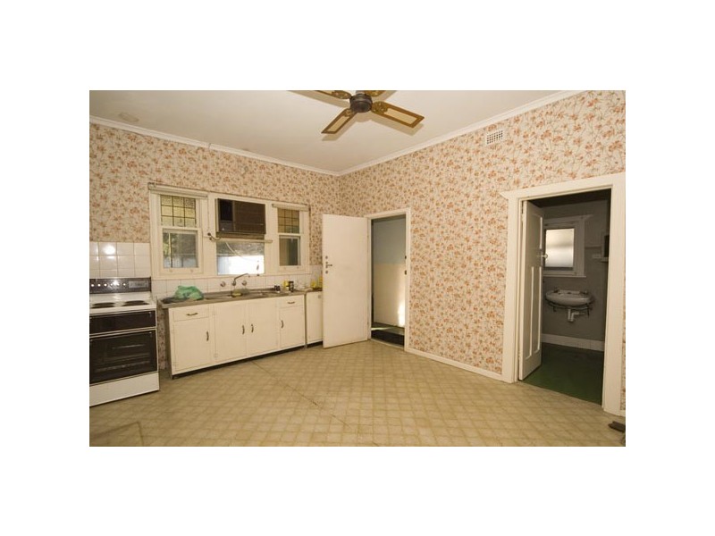 1 Pegler Street, Beverley SA 5009