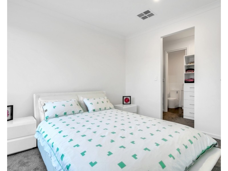 5 Lomond Court, West Lakes SA 5021