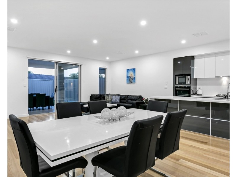 5 Lomond Court, West Lakes SA 5021