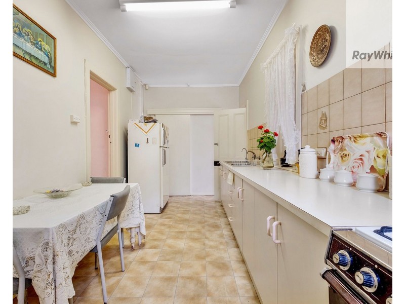 39 Burt Avenue, Hilton SA 5033