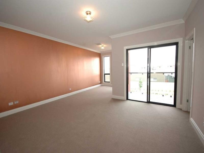 10 McKenzie Circuit, Mawson Lakes SA 5095