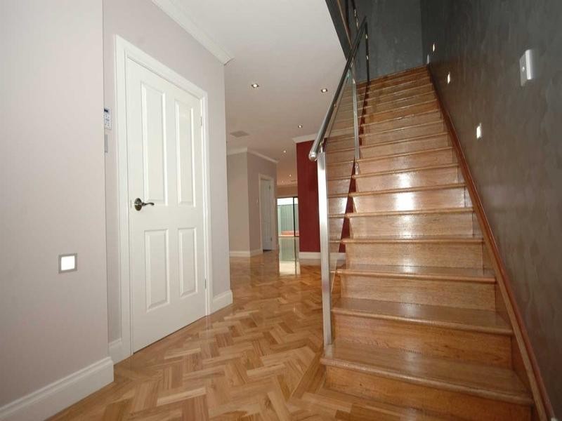 10 McKenzie Circuit, Mawson Lakes SA 5095