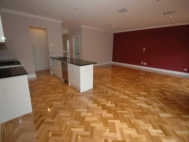 10 McKenzie Circuit, Mawson Lakes SA 5095