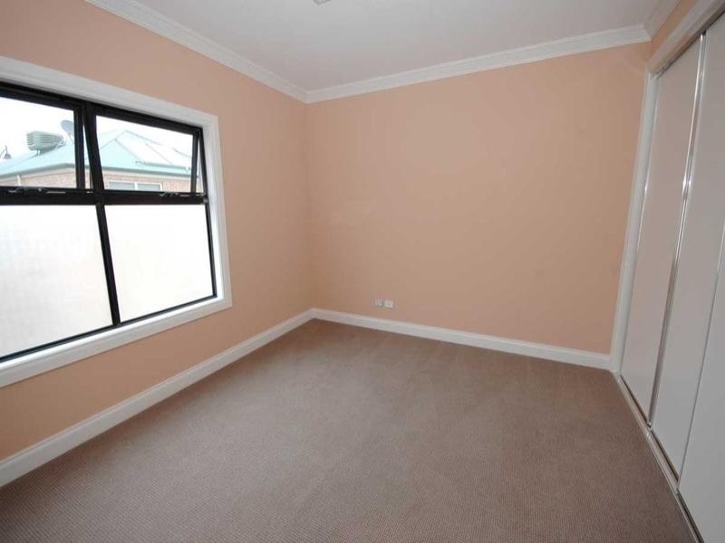 10 McKenzie Circuit, Mawson Lakes SA 5095