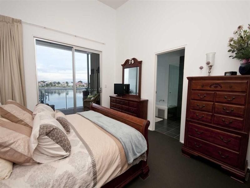 14 Parri Crescent, New Port SA 5015