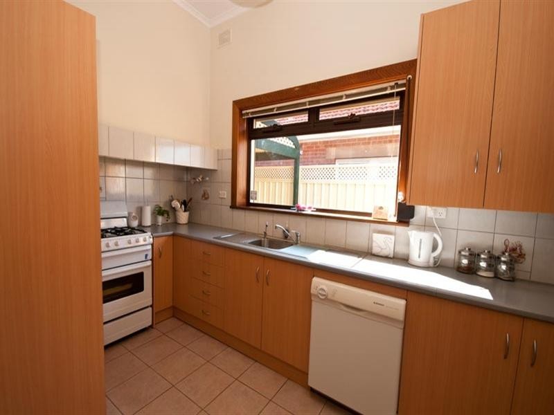 18 Leslie Street East, Woodville SA 5011