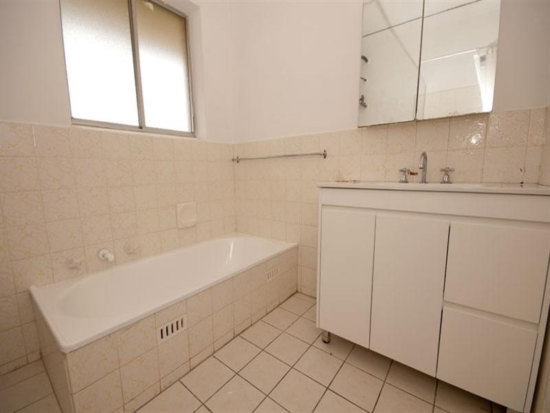 3/16 Russell Street East, Rosewater SA 5013