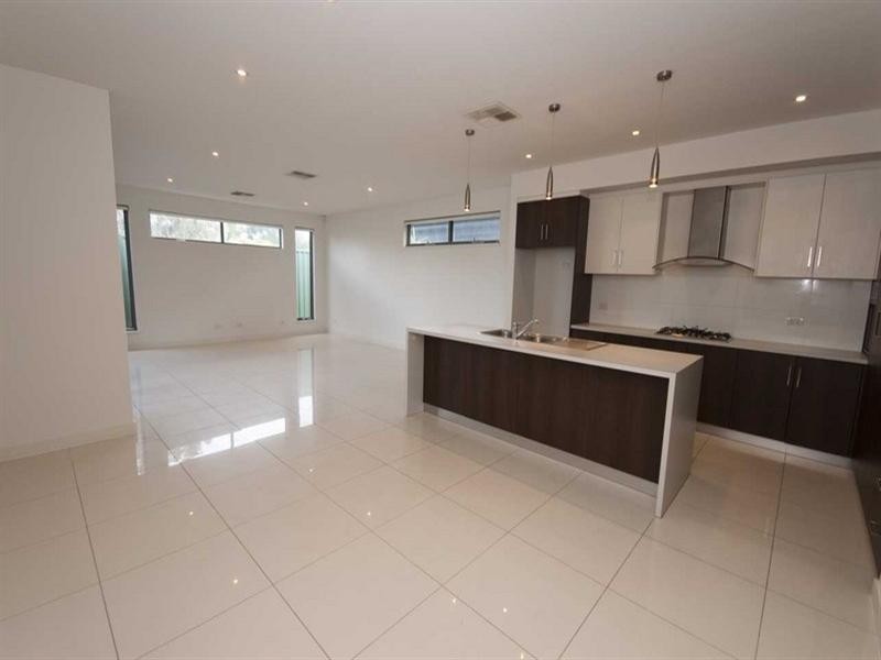 28 Mackenzie Circuit, Mawson Lakes SA 5095