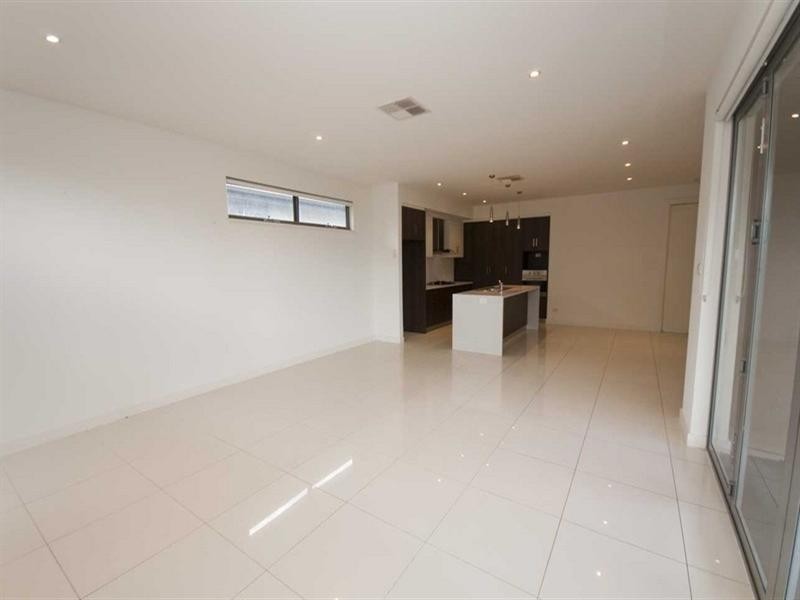 28 Mackenzie Circuit, Mawson Lakes SA 5095