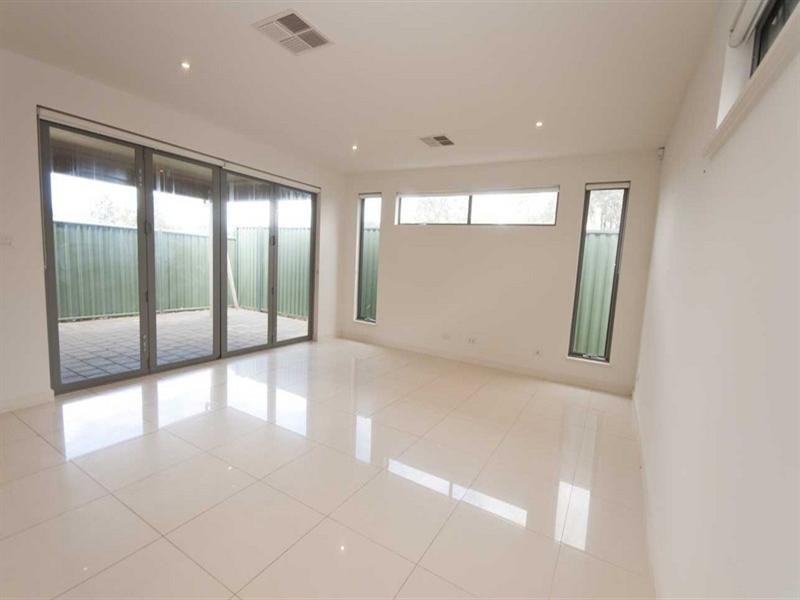 28 Mackenzie Circuit, Mawson Lakes SA 5095