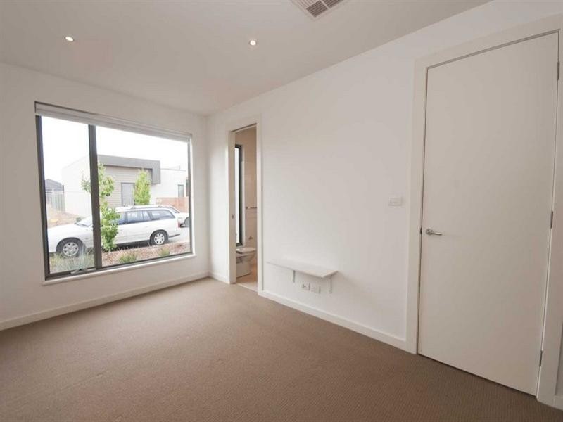 28 Mackenzie Circuit, Mawson Lakes SA 5095