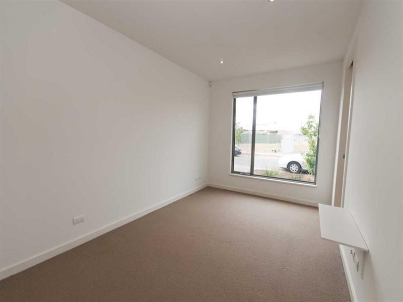 28 Mackenzie Circuit, Mawson Lakes SA 5095