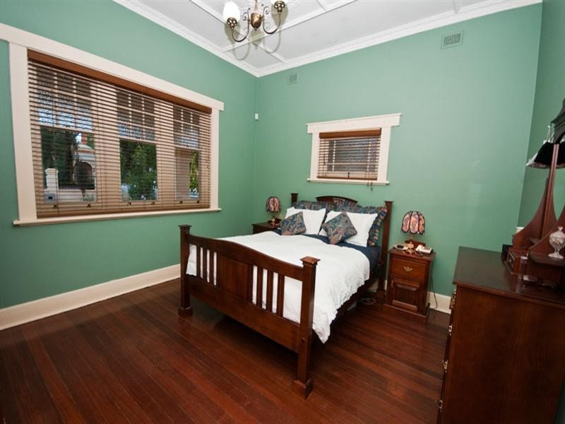 5 The Grove, Woodville SA 5011