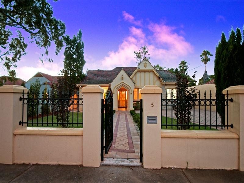 5 The Grove, Woodville SA 5011