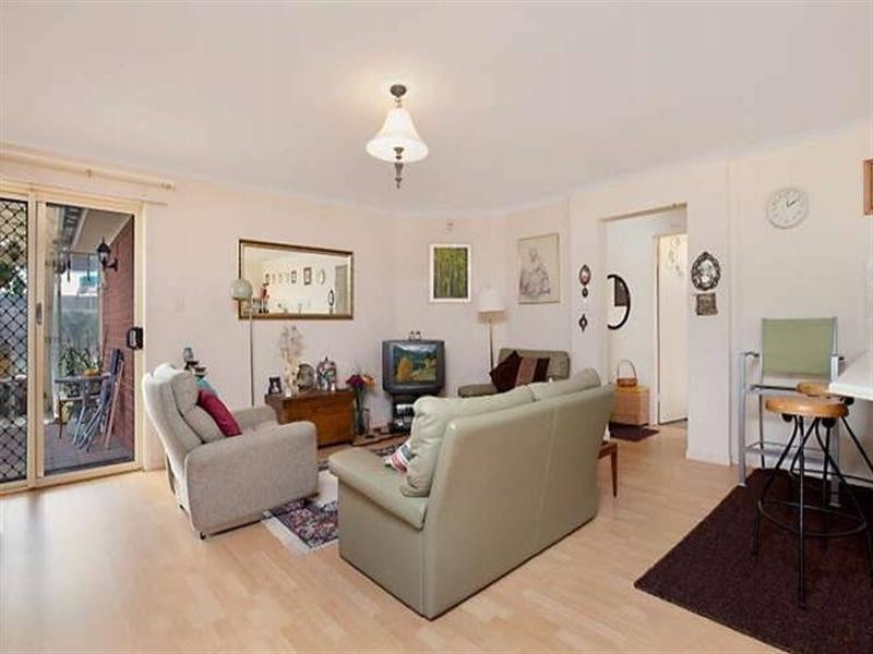 5 Nambucca Avenue, West Lakes Shore SA 5020