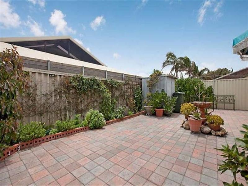 5 Nambucca Avenue, West Lakes Shore SA 5020