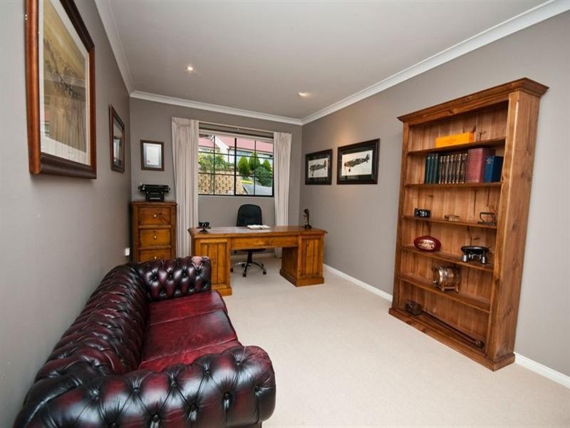 26 Highfield Drive, Aberfoyle Park SA 5159