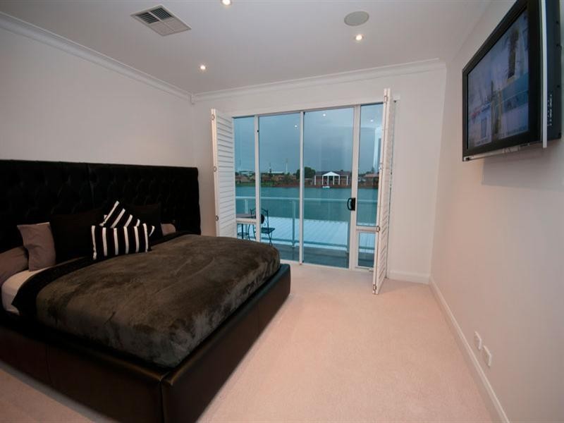 10A Bluelake Court, Tennyson SA 5022