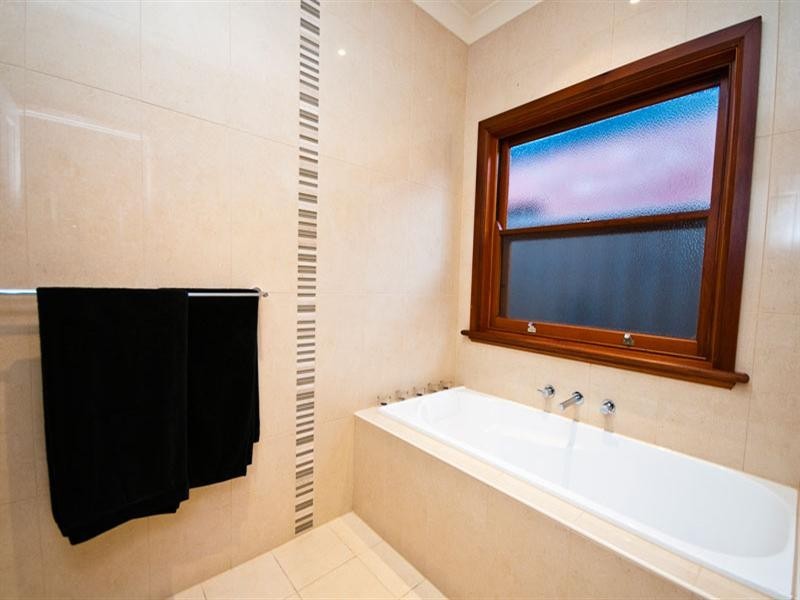 30 Hughes Street South, Woodville SA 5011