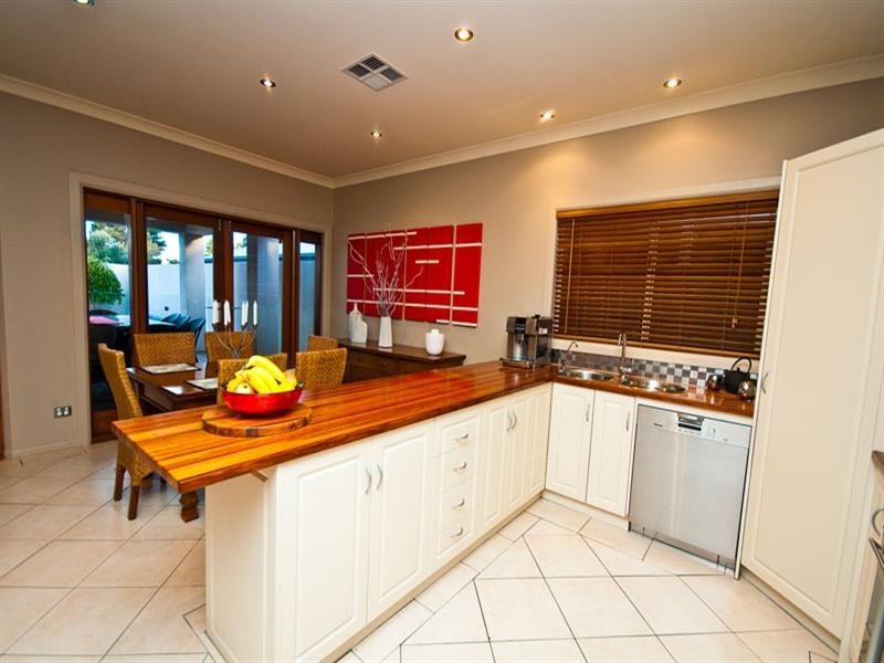 30 Hughes Street South, Woodville SA 5011