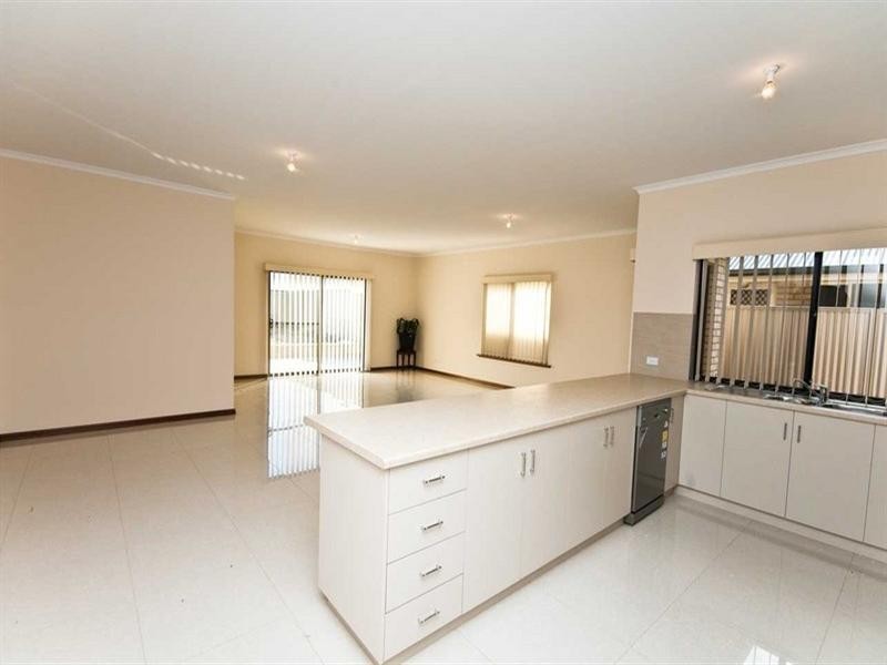 18 Beaconsfield Road, Mansfield Park SA 5012